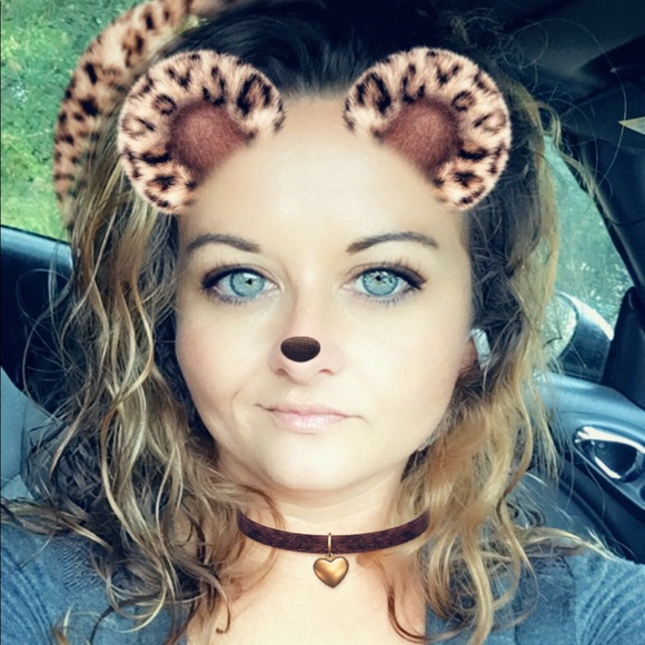 Meet your Posher, Candace - Picture 2 of 2